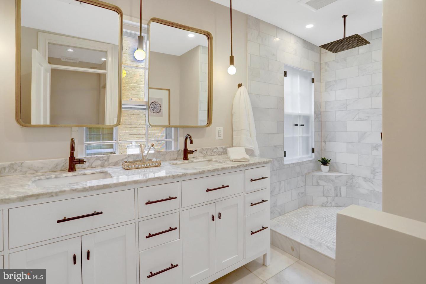 230 N SAINT ASAPH ST, ALEXANDRIA, Virginia 22314, 2 Bedrooms Bedrooms, ,2 BathroomsBathrooms,Residential,For sale,230 N SAINT ASAPH ST,VAAX2045652 MLS # VAAX2045652