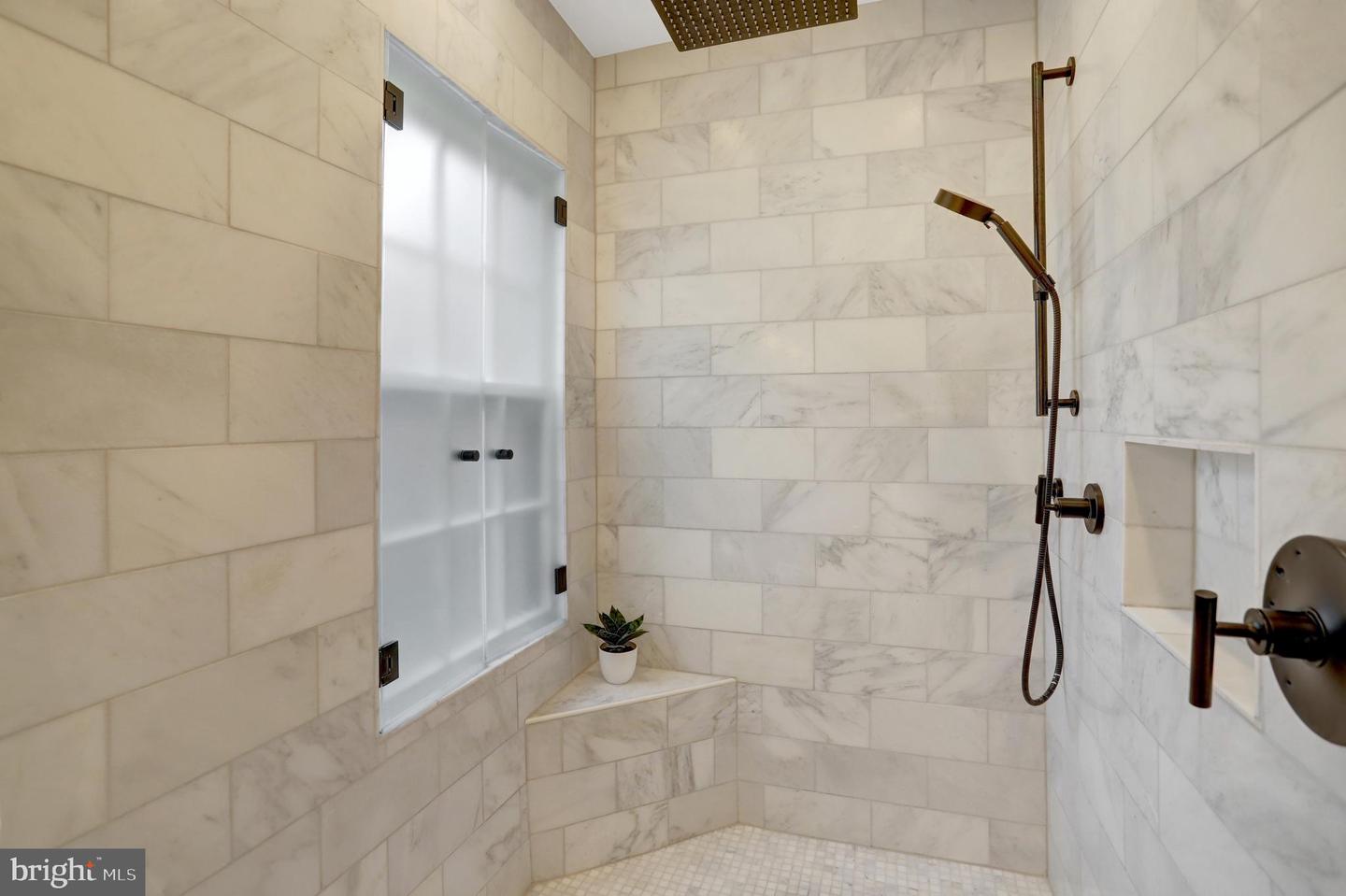 230 N SAINT ASAPH ST, ALEXANDRIA, Virginia 22314, 2 Bedrooms Bedrooms, ,2 BathroomsBathrooms,Residential,For sale,230 N SAINT ASAPH ST,VAAX2045652 MLS # VAAX2045652