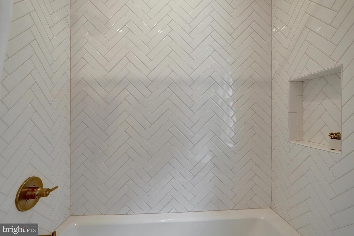 230 N SAINT ASAPH ST, ALEXANDRIA, Virginia 22314, 2 Bedrooms Bedrooms, ,2 BathroomsBathrooms,Residential,For sale,230 N SAINT ASAPH ST,VAAX2045652 MLS # VAAX2045652