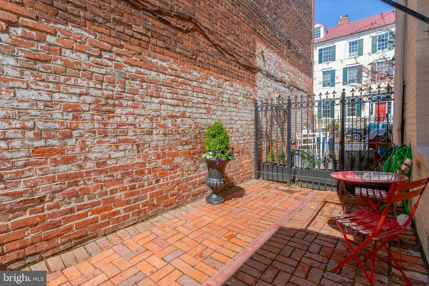 230 N SAINT ASAPH ST, ALEXANDRIA, Virginia 22314, 2 Bedrooms Bedrooms, ,2 BathroomsBathrooms,Residential,For sale,230 N SAINT ASAPH ST,VAAX2045652 MLS # VAAX2045652