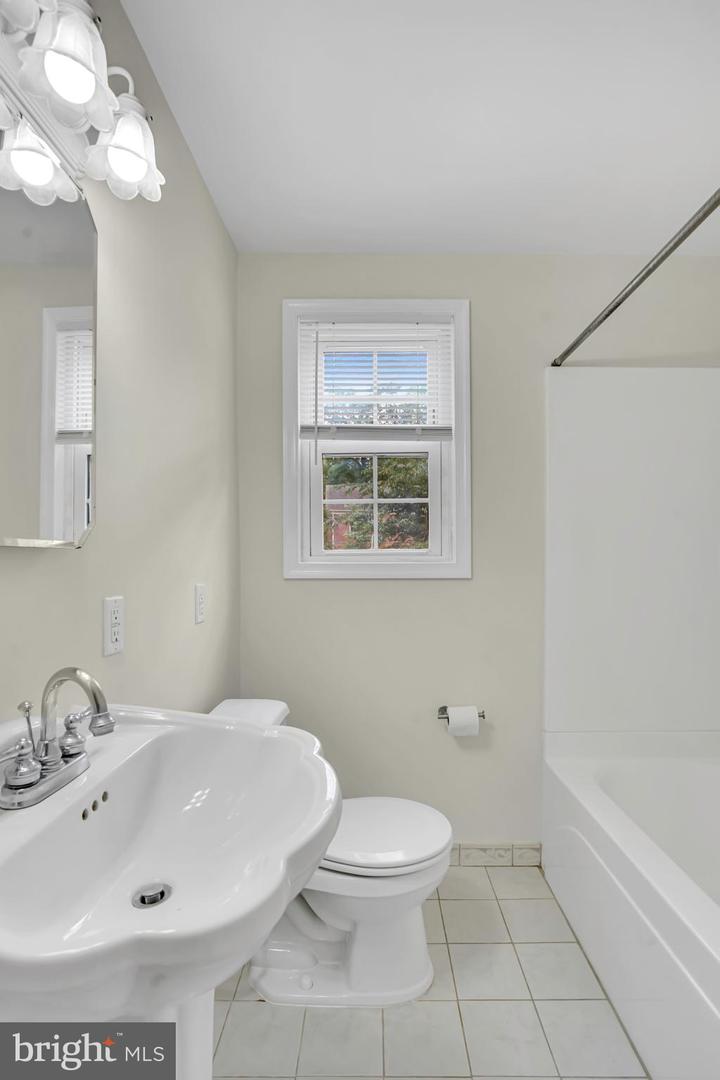 6517 POTOMAC AVE #A2, ALEXANDRIA, Virginia 22307, 2 Bedrooms Bedrooms, ,1 BathroomBathrooms,Residential,For sale,6517 POTOMAC AVE #A2,VAFX2242832 MLS # VAFX2242832