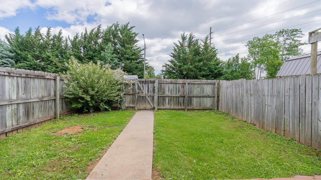 822 MEADOWLARK DR, HARRISONBURG, Virginia 22850, 2 Bedrooms Bedrooms, ,1 BathroomBathrooms,Residential,822 MEADOWLARK DR,664978 MLS # 664978