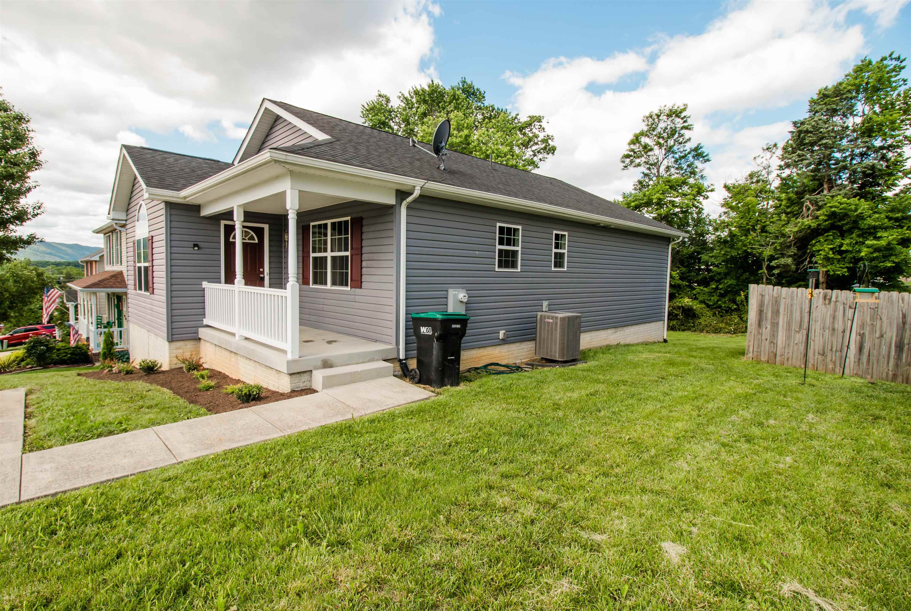 321 STICKLEY ST, MOUNT JACKSON, Virginia 22842, 3 Bedrooms Bedrooms, ,2 BathroomsBathrooms,Residential,321 STICKLEY ST,664980 MLS # 664980