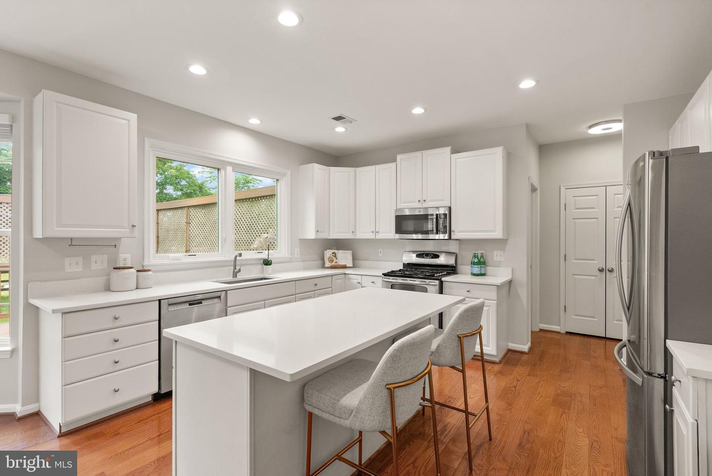 6608 SCHURTZ ST, ALEXANDRIA, Virginia 22310, 4 Bedrooms Bedrooms, ,4 BathroomsBathrooms,Residential,For sale,6608 SCHURTZ ST,VAFX2242942 MLS # VAFX2242942