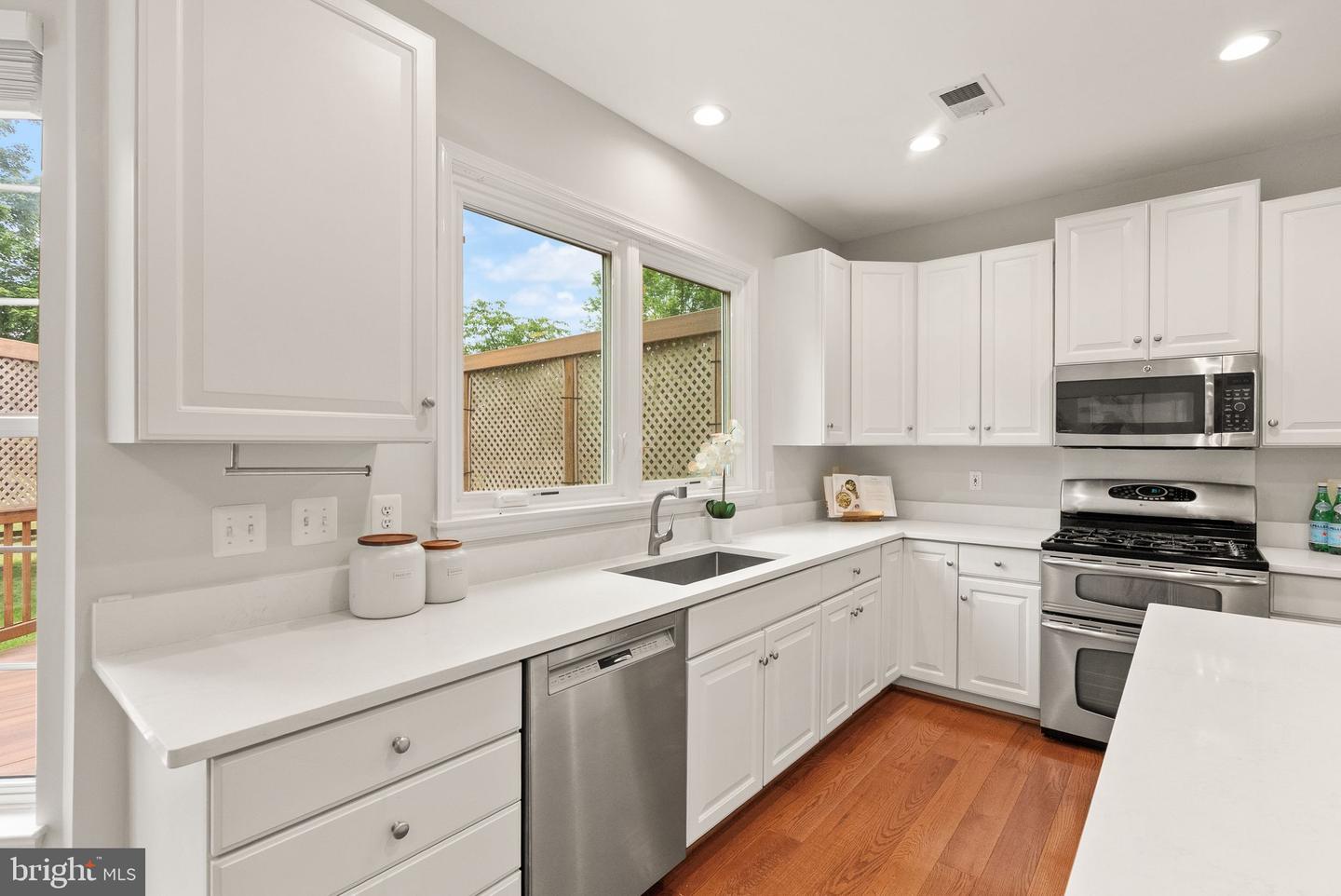 6608 SCHURTZ ST, ALEXANDRIA, Virginia 22310, 4 Bedrooms Bedrooms, ,4 BathroomsBathrooms,Residential,For sale,6608 SCHURTZ ST,VAFX2242942 MLS # VAFX2242942