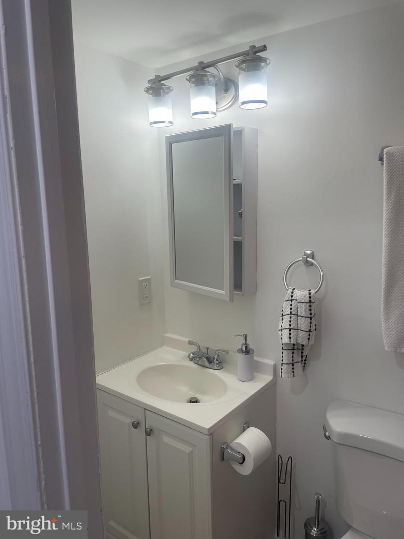 906 I ST SE #1, WASHINGTON, District Of Columbia 20003, 1 Bedroom Bedrooms, ,1 BathroomBathrooms,Residential,For sale,906 I ST SE #1,DCDC2202328 MLS # DCDC2202328