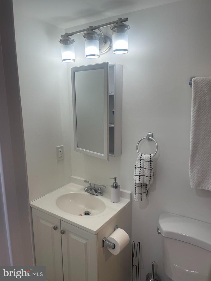 906 I ST SE #1, WASHINGTON, District Of Columbia 20003, 1 Bedroom Bedrooms, ,1 BathroomBathrooms,Residential,For sale,906 I ST SE #1,DCDC2202328 MLS # DCDC2202328