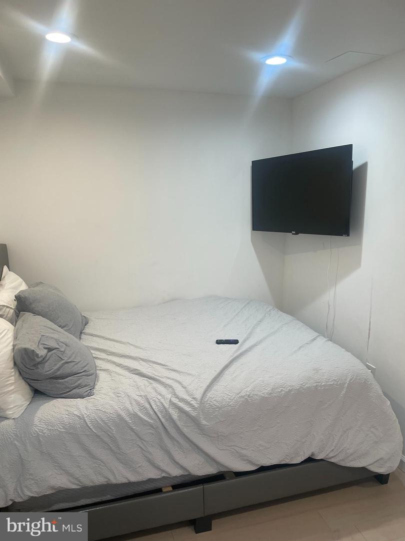 906 I ST SE #1, WASHINGTON, District Of Columbia 20003, 1 Bedroom Bedrooms, ,1 BathroomBathrooms,Residential,For sale,906 I ST SE #1,DCDC2202328 MLS # DCDC2202328