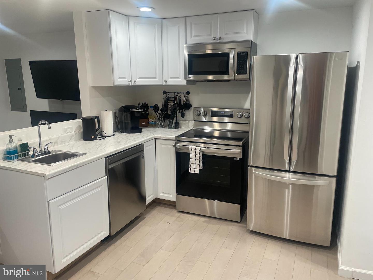 906 I ST SE #1, WASHINGTON, District Of Columbia 20003, 1 Bedroom Bedrooms, ,1 BathroomBathrooms,Residential,For sale,906 I ST SE #1,DCDC2202328 MLS # DCDC2202328