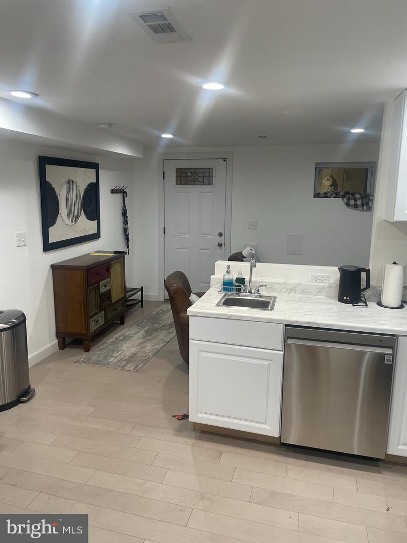 906 I ST SE #1, WASHINGTON, District Of Columbia 20003, 1 Bedroom Bedrooms, ,1 BathroomBathrooms,Residential,For sale,906 I ST SE #1,DCDC2202328 MLS # DCDC2202328