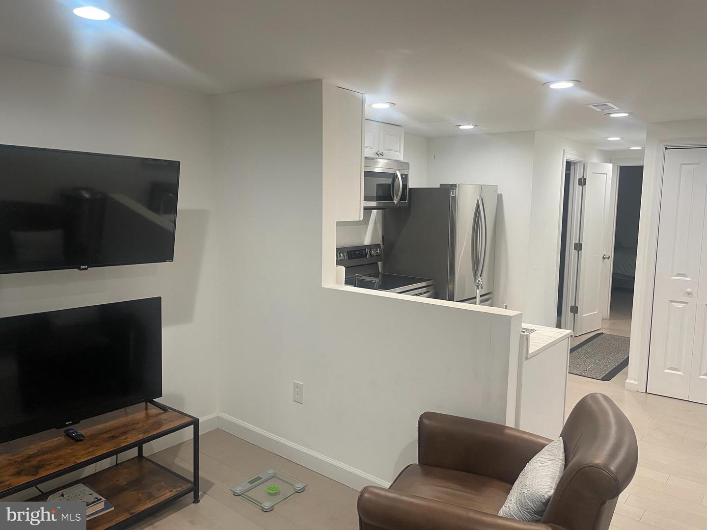 906 I ST SE #1, WASHINGTON, District Of Columbia 20003, 1 Bedroom Bedrooms, ,1 BathroomBathrooms,Residential,For sale,906 I ST SE #1,DCDC2202328 MLS # DCDC2202328