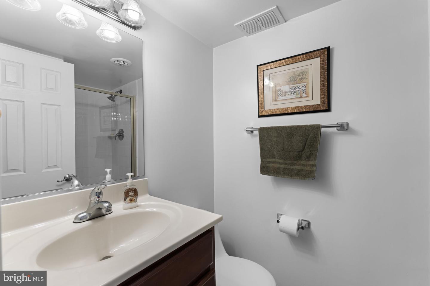 1515 S ARLINGTON RIDGE RD #402, ARLINGTON, Virginia 22202, 2 Bedrooms Bedrooms, ,2 BathroomsBathrooms,Residential,For sale,1515 S ARLINGTON RIDGE RD #402,VAAR2058176 MLS # VAAR2058176