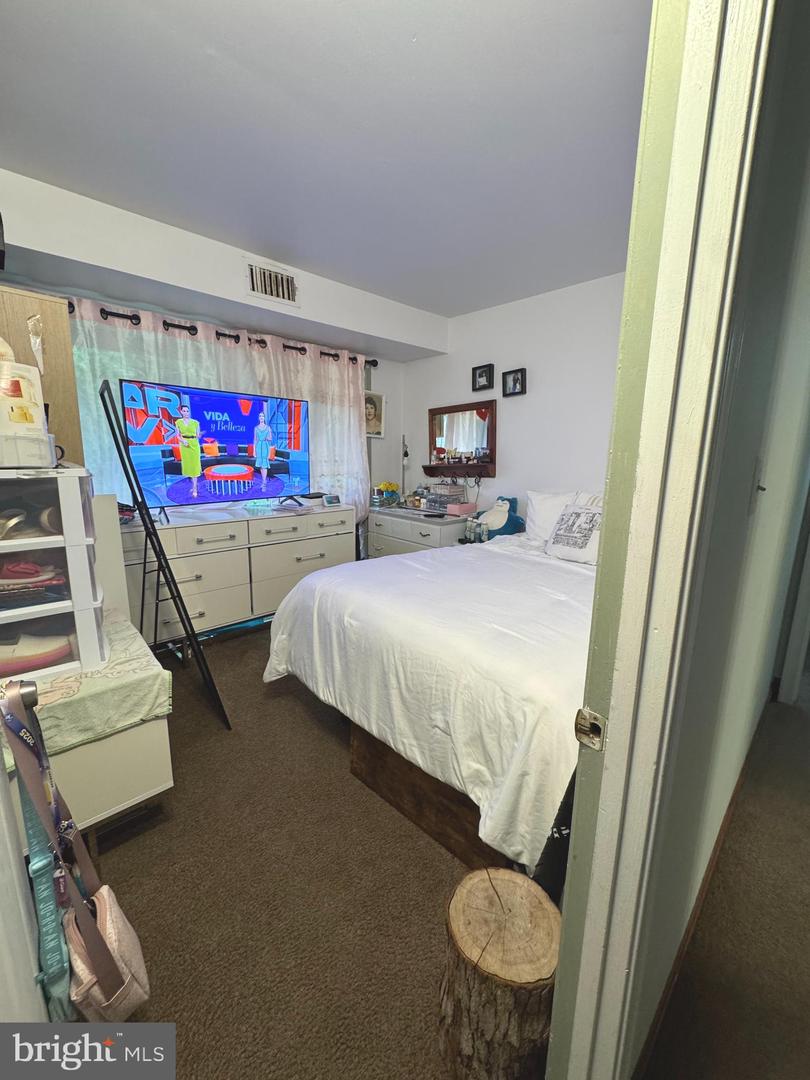 7332 LEE HWY #201, FALLS CHURCH, Virginia 22046, 2 Bedrooms Bedrooms, ,1 BathroomBathrooms,Residential,For sale,7332 LEE HWY #201,VAFX2243090 MLS # VAFX2243090