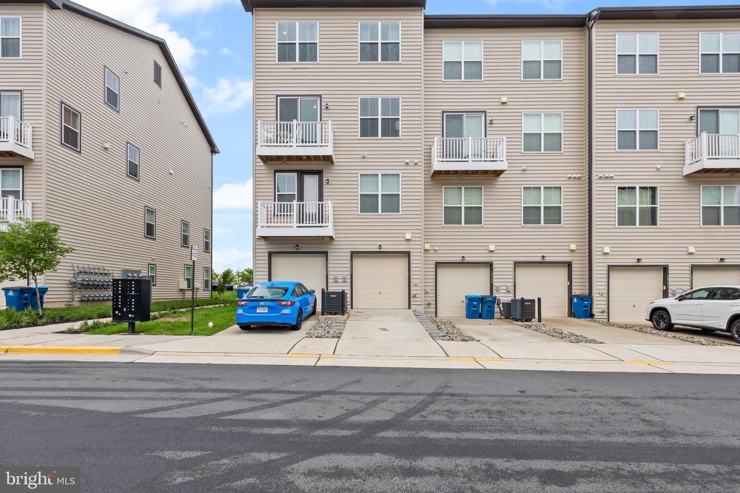 12363 AZURE LN #42, FAIRFAX, Virginia 22033, 3 Bedrooms Bedrooms, ,2 BathroomsBathrooms,Residential,For sale,12363 AZURE LN #42,VAFX2243020 MLS # VAFX2243020