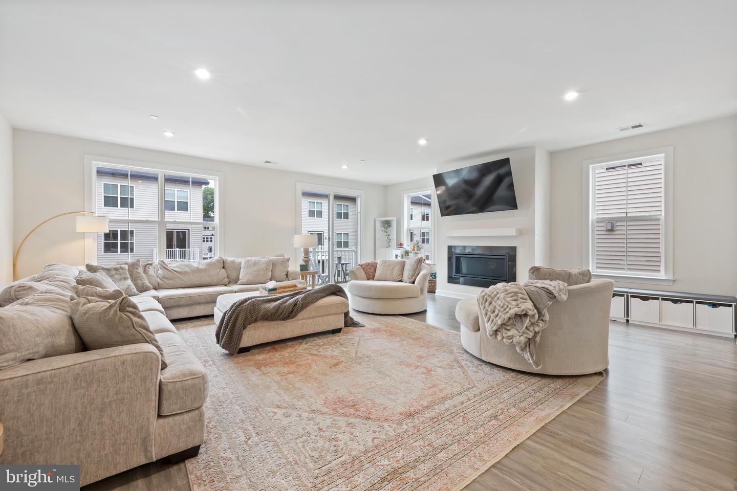 12363 AZURE LN #42, FAIRFAX, Virginia 22033, 3 Bedrooms Bedrooms, ,2 BathroomsBathrooms,Residential,For sale,12363 AZURE LN #42,VAFX2243020 MLS # VAFX2243020