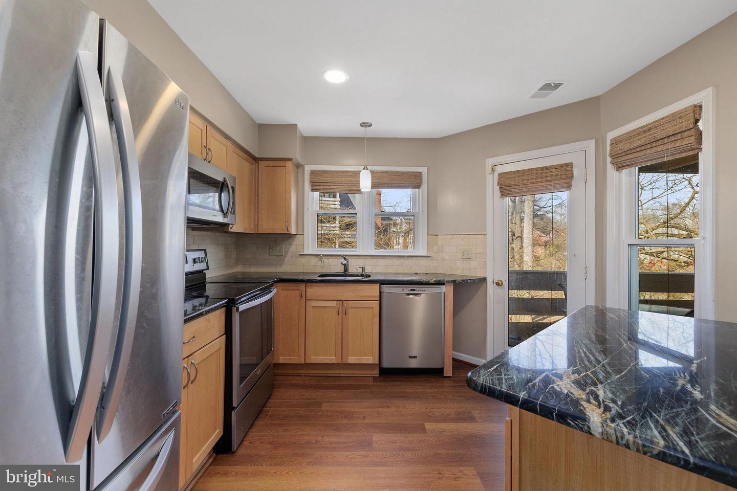 7596-I LAKESIDE VILLAGE DR, FALLS CHURCH, Virginia 22042, 2 Bedrooms Bedrooms, ,2 BathroomsBathrooms,Residential,For sale,7596-I LAKESIDE VILLAGE DR,VAFX2243034 MLS # VAFX2243034
