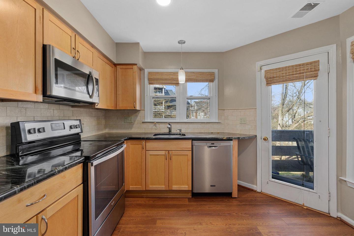 7596-I LAKESIDE VILLAGE DR, FALLS CHURCH, Virginia 22042, 2 Bedrooms Bedrooms, ,2 BathroomsBathrooms,Residential,For sale,7596-I LAKESIDE VILLAGE DR,VAFX2243034 MLS # VAFX2243034