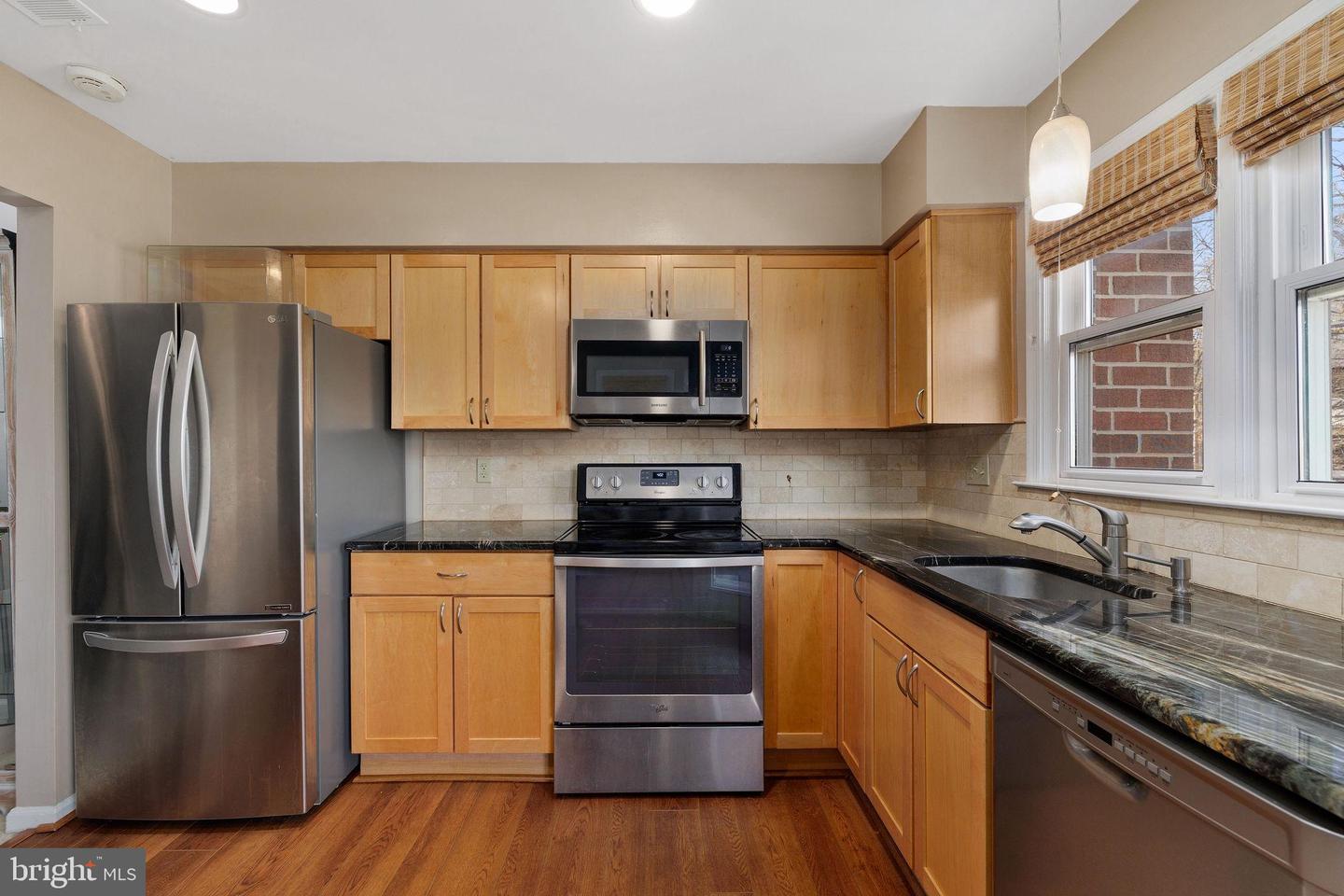 7596-I LAKESIDE VILLAGE DR, FALLS CHURCH, Virginia 22042, 2 Bedrooms Bedrooms, ,2 BathroomsBathrooms,Residential,For sale,7596-I LAKESIDE VILLAGE DR,VAFX2243034 MLS # VAFX2243034