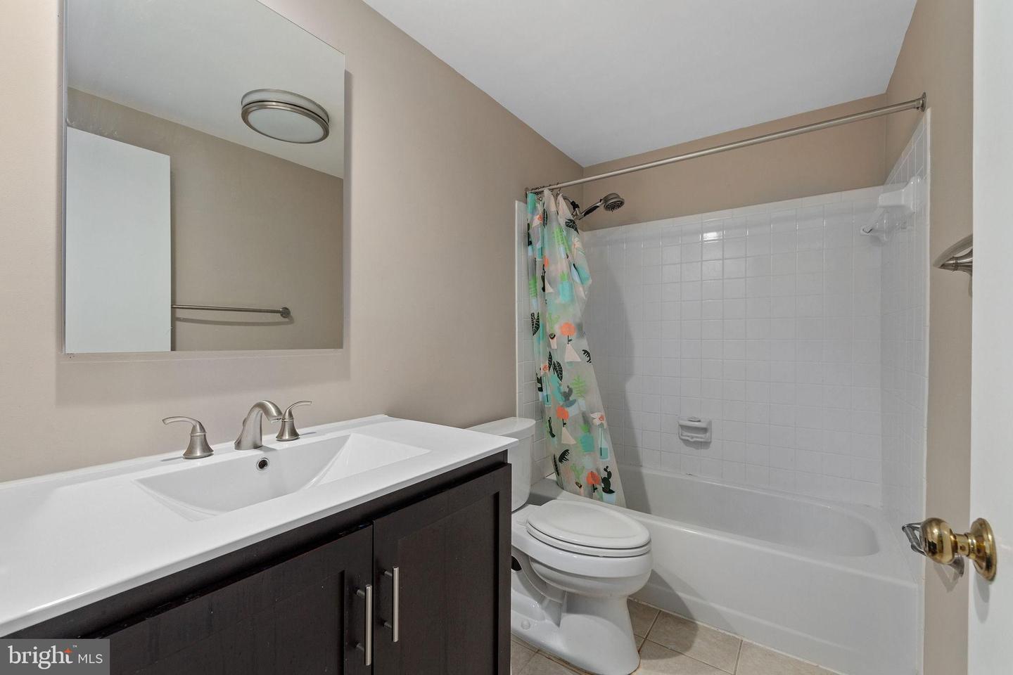 7596-I LAKESIDE VILLAGE DR, FALLS CHURCH, Virginia 22042, 2 Bedrooms Bedrooms, ,2 BathroomsBathrooms,Residential,For sale,7596-I LAKESIDE VILLAGE DR,VAFX2243034 MLS # VAFX2243034