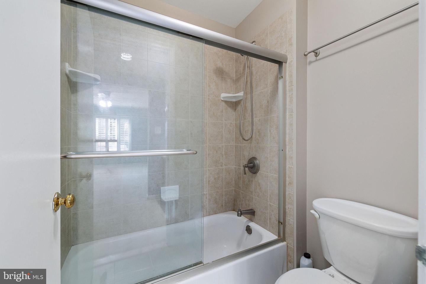 7596-I LAKESIDE VILLAGE DR, FALLS CHURCH, Virginia 22042, 2 Bedrooms Bedrooms, ,2 BathroomsBathrooms,Residential,For sale,7596-I LAKESIDE VILLAGE DR,VAFX2243034 MLS # VAFX2243034
