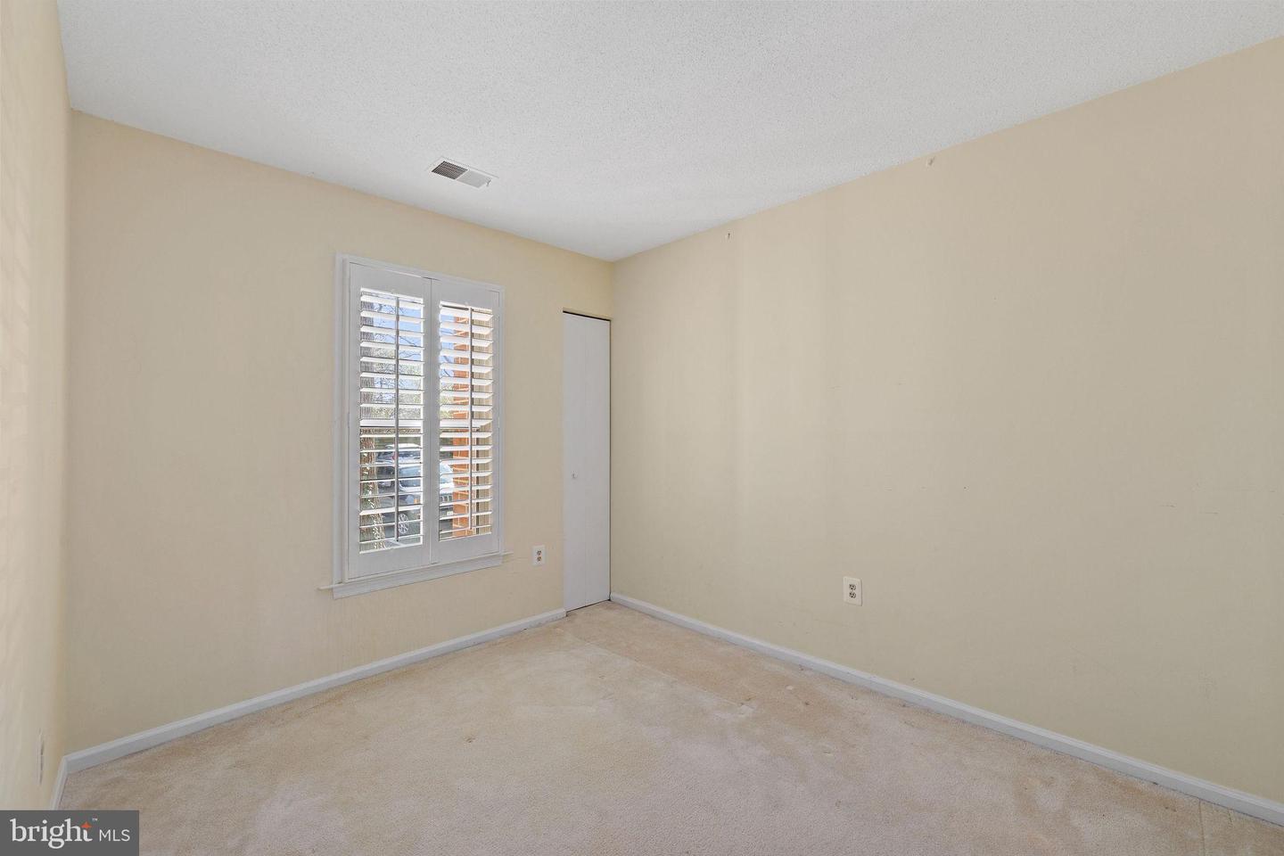 7596-I LAKESIDE VILLAGE DR, FALLS CHURCH, Virginia 22042, 2 Bedrooms Bedrooms, ,2 BathroomsBathrooms,Residential,For sale,7596-I LAKESIDE VILLAGE DR,VAFX2243034 MLS # VAFX2243034