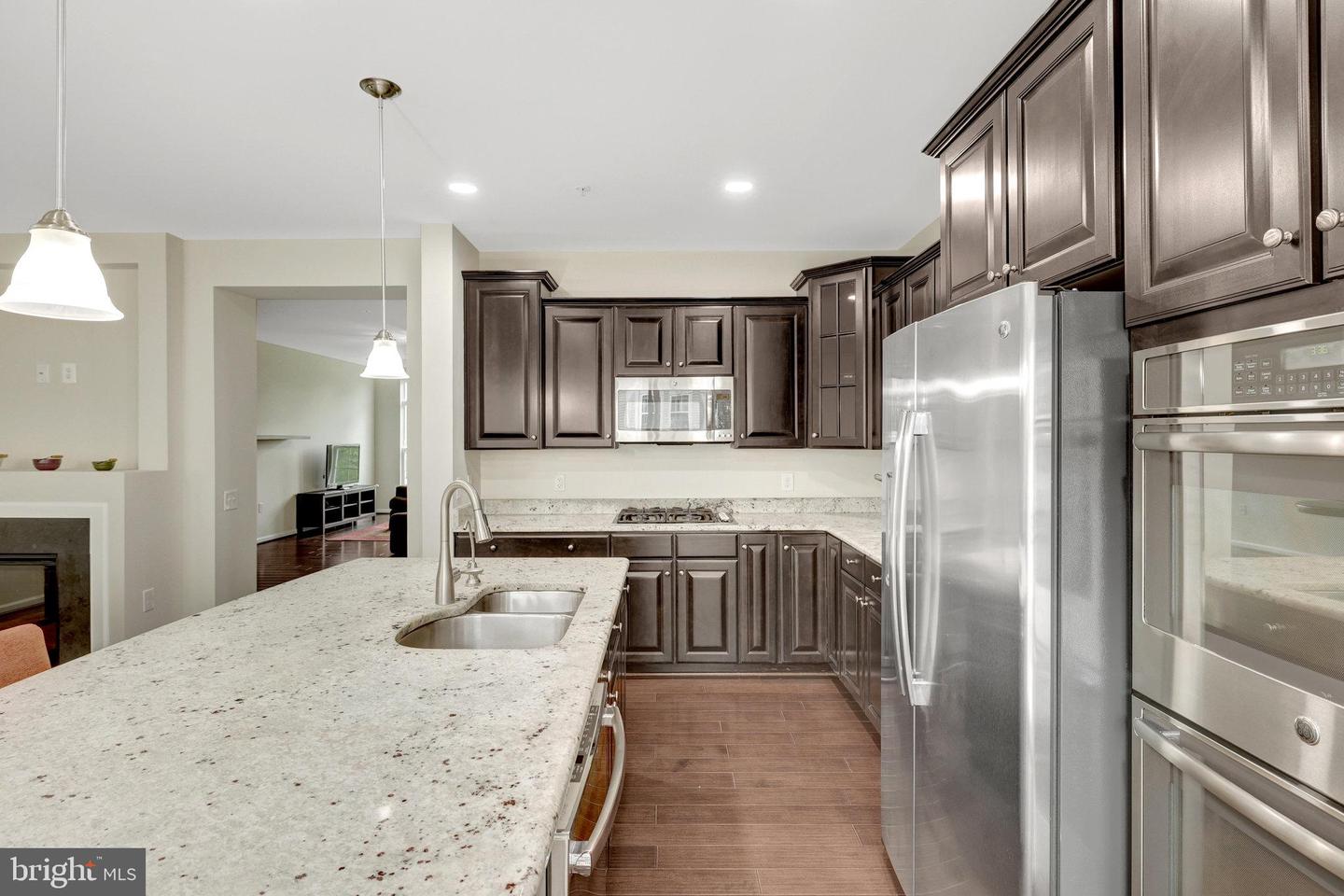 43469 TOWN GATE SQ, CHANTILLY, Virginia 20152, 3 Bedrooms Bedrooms, ,2 BathroomsBathrooms,Residential,For sale,43469 TOWN GATE SQ,VALO2097758 MLS # VALO2097758