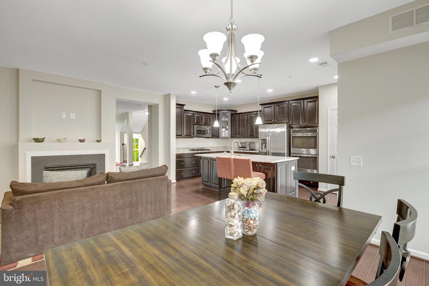 43469 TOWN GATE SQ, CHANTILLY, Virginia 20152, 3 Bedrooms Bedrooms, ,2 BathroomsBathrooms,Residential,For sale,43469 TOWN GATE SQ,VALO2097758 MLS # VALO2097758