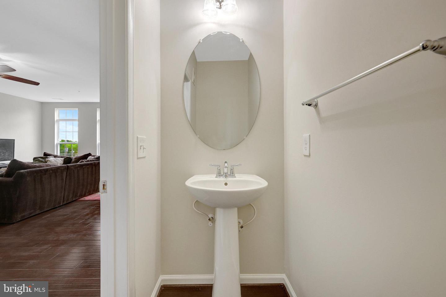 43469 TOWN GATE SQ, CHANTILLY, Virginia 20152, 3 Bedrooms Bedrooms, ,2 BathroomsBathrooms,Residential,For sale,43469 TOWN GATE SQ,VALO2097758 MLS # VALO2097758
