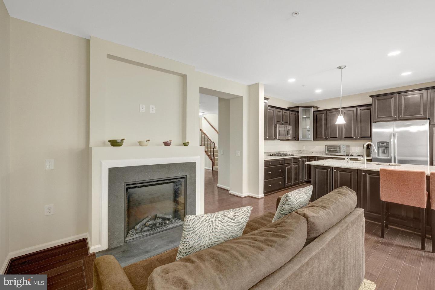 43469 TOWN GATE SQ, CHANTILLY, Virginia 20152, 3 Bedrooms Bedrooms, ,2 BathroomsBathrooms,Residential,For sale,43469 TOWN GATE SQ,VALO2097758 MLS # VALO2097758