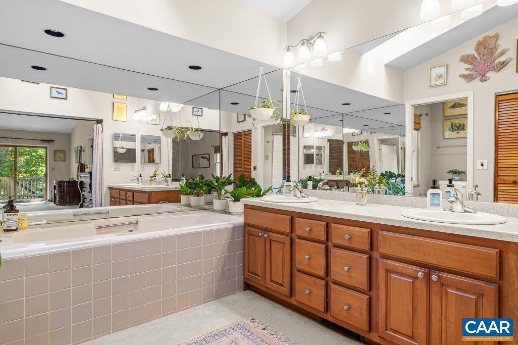 213 TURKEY RIDGE RD, CHARLOTTESVILLE, Virginia 22903, 3 Bedrooms Bedrooms, ,2 BathroomsBathrooms,Residential,For sale,213 TURKEY RIDGE RD,664931 MLS # 664931