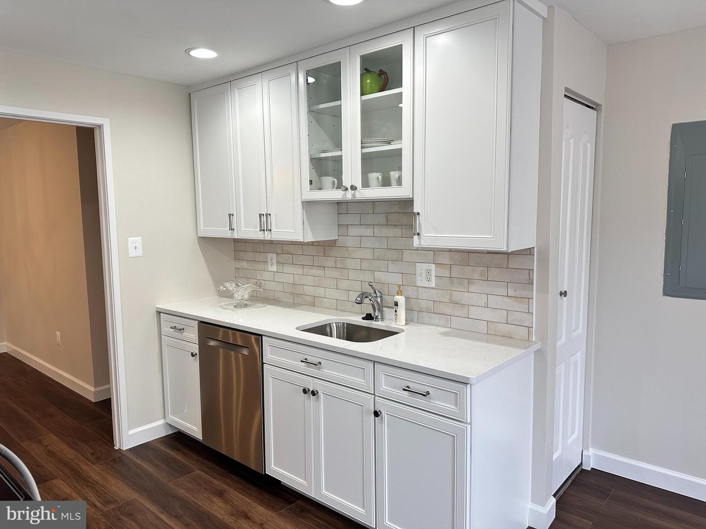 517 FLORIDA AVE #T4, HERNDON, Virginia 20170, 2 Bedrooms Bedrooms, ,2 BathroomsBathrooms,Residential,For sale,517 FLORIDA AVE #T4,VAFX2243058 MLS # VAFX2243058