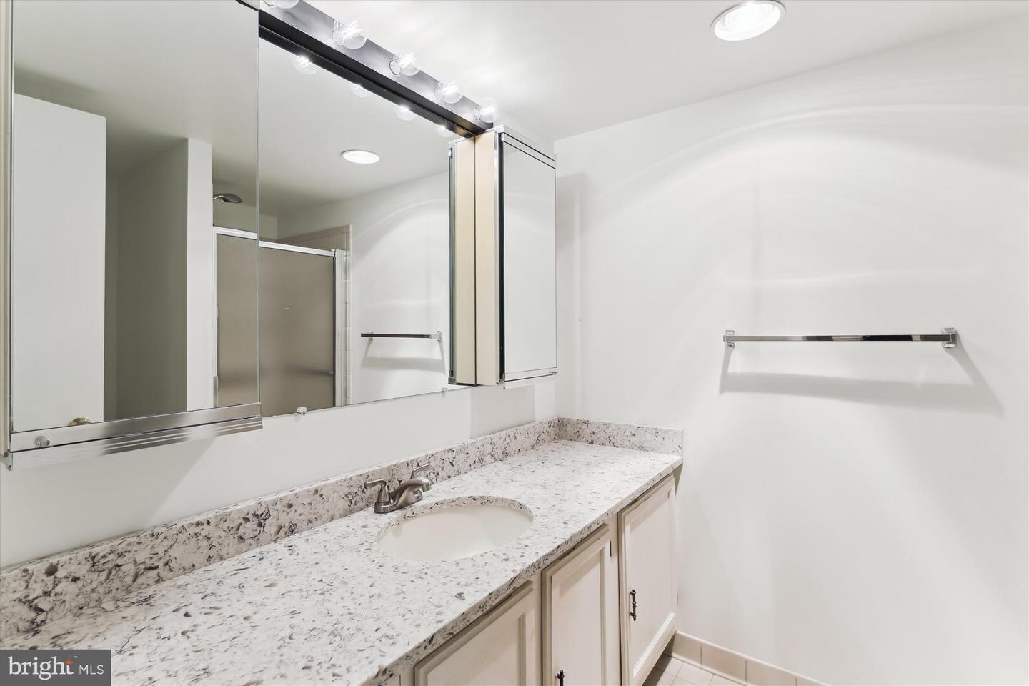 801 N HOWARD ST #305, ALEXANDRIA, Virginia 22304, 2 Bedrooms Bedrooms, 5 Rooms Rooms,2 BathroomsBathrooms,Residential,For sale,801 N HOWARD ST #305,VAAX2045700 MLS # VAAX2045700
