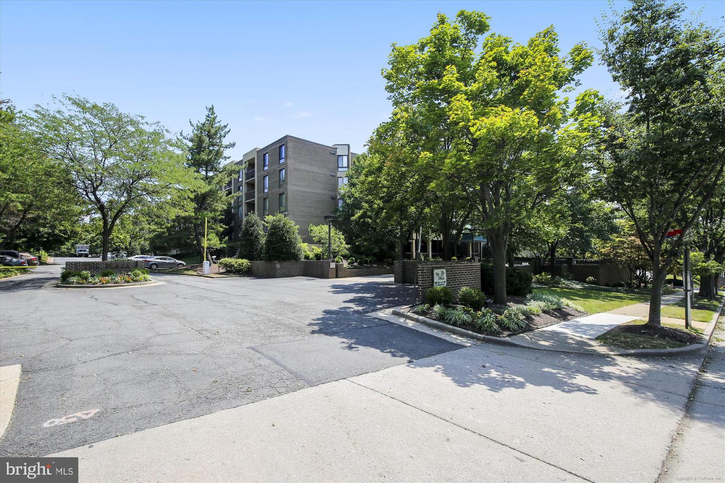 801 N HOWARD ST #305, ALEXANDRIA, Virginia 22304, 2 Bedrooms Bedrooms, 5 Rooms Rooms,2 BathroomsBathrooms,Residential,For sale,801 N HOWARD ST #305,VAAX2045700 MLS # VAAX2045700