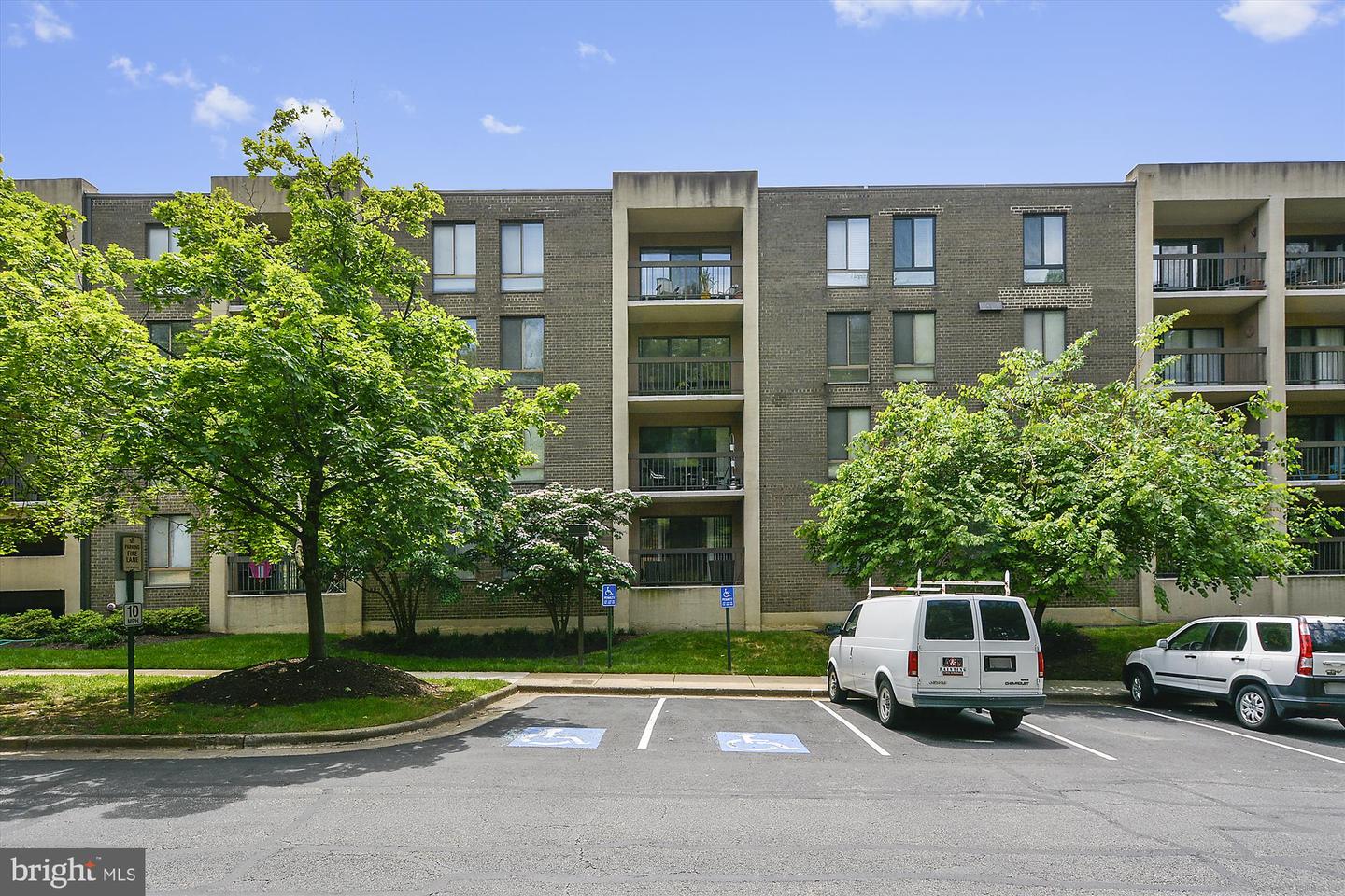 801 N HOWARD ST #305, ALEXANDRIA, Virginia 22304, 2 Bedrooms Bedrooms, 5 Rooms Rooms,2 BathroomsBathrooms,Residential,For sale,801 N HOWARD ST #305,VAAX2045700 MLS # VAAX2045700