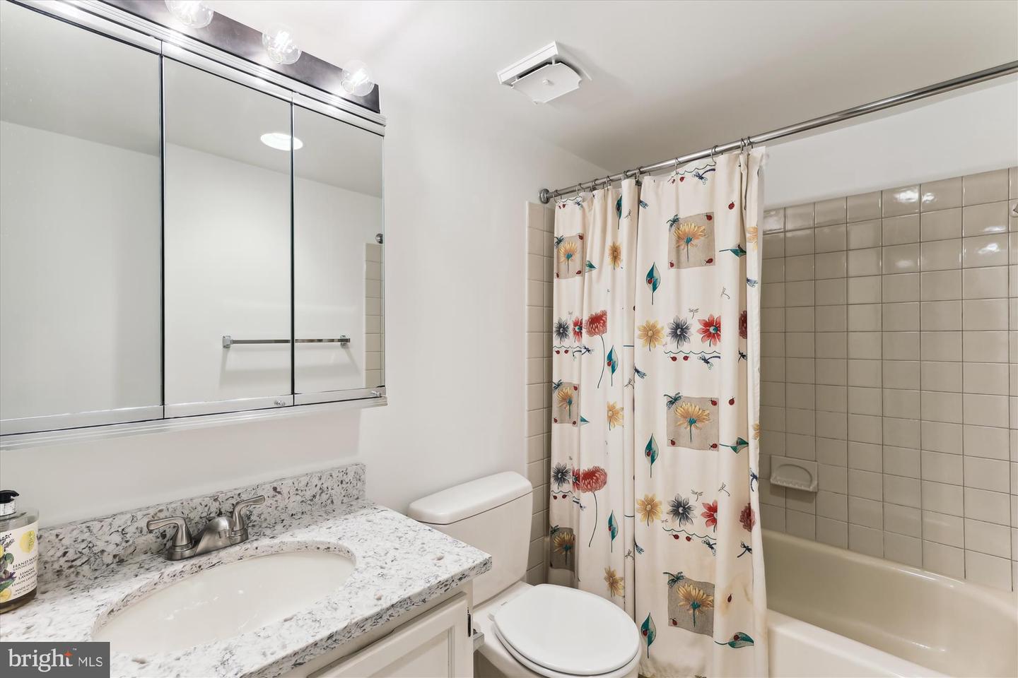 801 N HOWARD ST #305, ALEXANDRIA, Virginia 22304, 2 Bedrooms Bedrooms, 5 Rooms Rooms,2 BathroomsBathrooms,Residential,For sale,801 N HOWARD ST #305,VAAX2045700 MLS # VAAX2045700