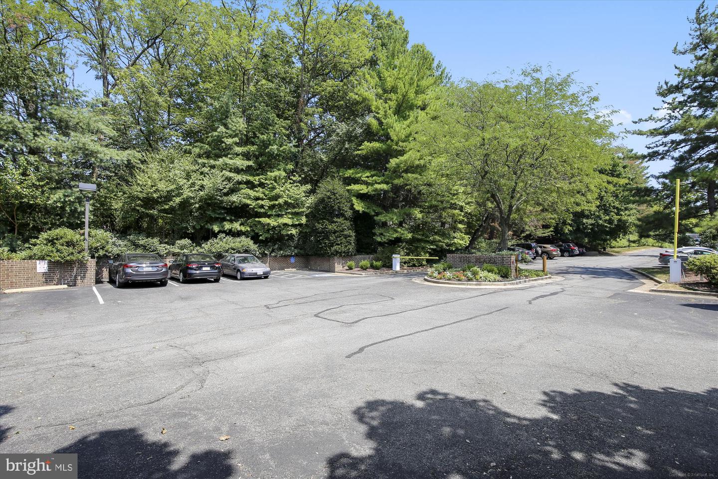 801 N HOWARD ST #305, ALEXANDRIA, Virginia 22304, 2 Bedrooms Bedrooms, 5 Rooms Rooms,2 BathroomsBathrooms,Residential,For sale,801 N HOWARD ST #305,VAAX2045700 MLS # VAAX2045700