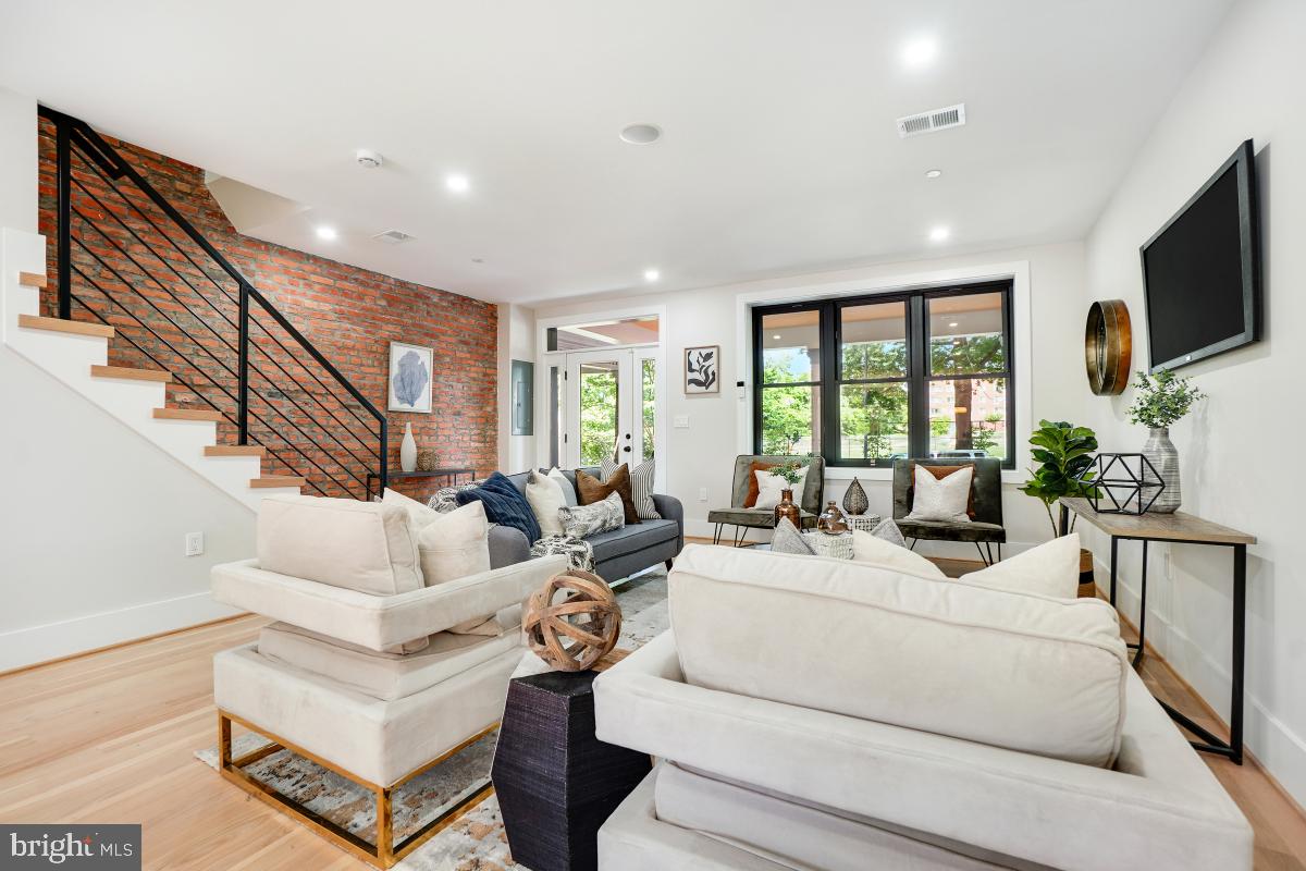4214 14TH ST NW, WASHINGTON, District Of Columbia 20011, 5 Bedrooms Bedrooms, ,4 BathroomsBathrooms,Residential,For sale,4214 14TH ST NW,DCDC2202404 MLS # DCDC2202404