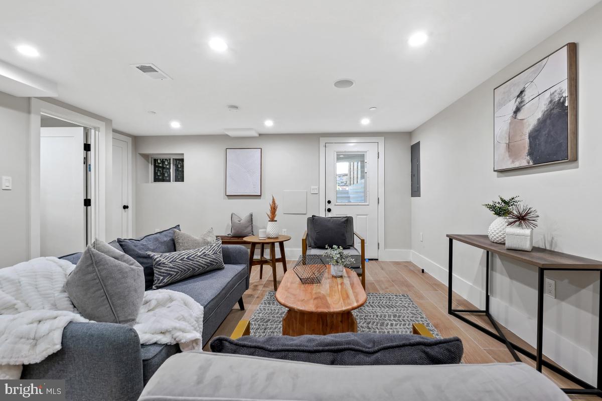 4214 14TH ST NW, WASHINGTON, District Of Columbia 20011, 5 Bedrooms Bedrooms, ,4 BathroomsBathrooms,Residential,For sale,4214 14TH ST NW,DCDC2202404 MLS # DCDC2202404