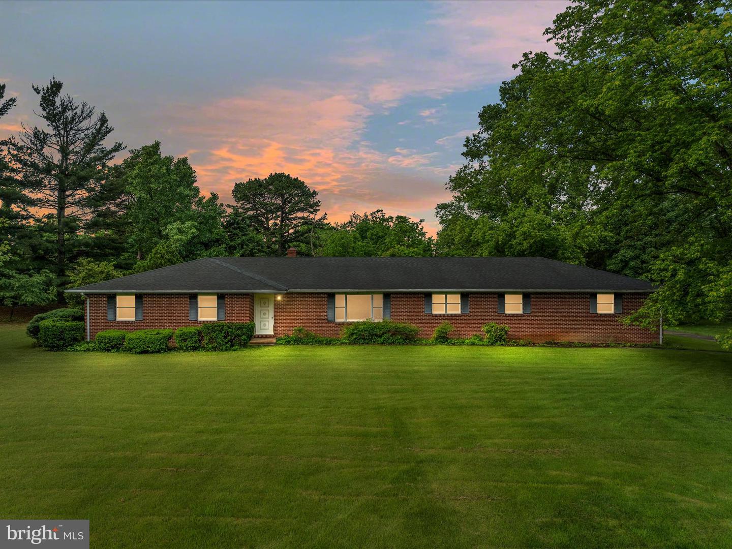 717 W LOCUST ST, WOODSTOCK, Virginia 22664, 3 Bedrooms Bedrooms, ,2 BathroomsBathrooms,Residential,For sale,717 W LOCUST ST,VASH2011570 MLS # VASH2011570