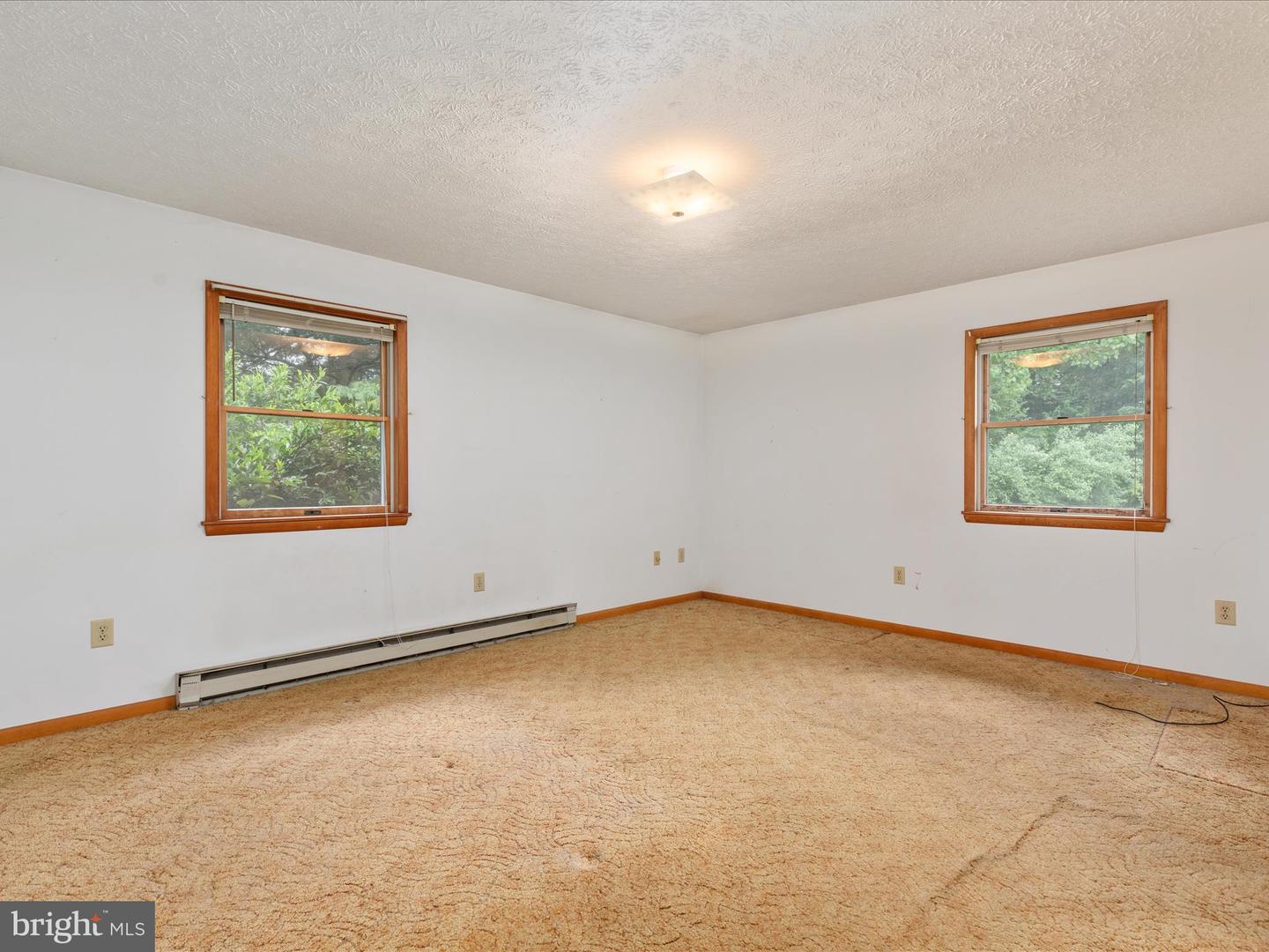 717 W LOCUST ST, WOODSTOCK, Virginia 22664, 3 Bedrooms Bedrooms, ,2 BathroomsBathrooms,Residential,For sale,717 W LOCUST ST,VASH2011570 MLS # VASH2011570