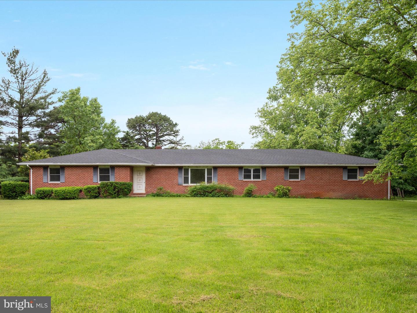 717 W LOCUST ST, WOODSTOCK, Virginia 22664, 3 Bedrooms Bedrooms, ,2 BathroomsBathrooms,Residential,For sale,717 W LOCUST ST,VASH2011570 MLS # VASH2011570