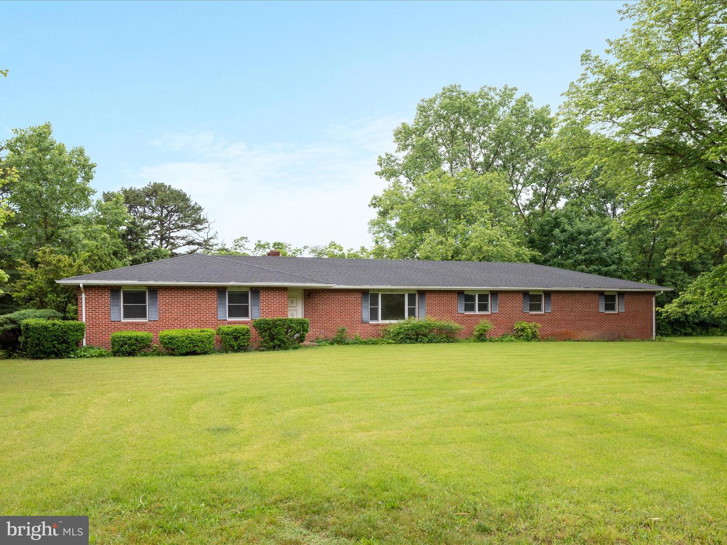 717 W LOCUST ST, WOODSTOCK, Virginia 22664, 3 Bedrooms Bedrooms, ,2 BathroomsBathrooms,Residential,For sale,717 W LOCUST ST,VASH2011570 MLS # VASH2011570