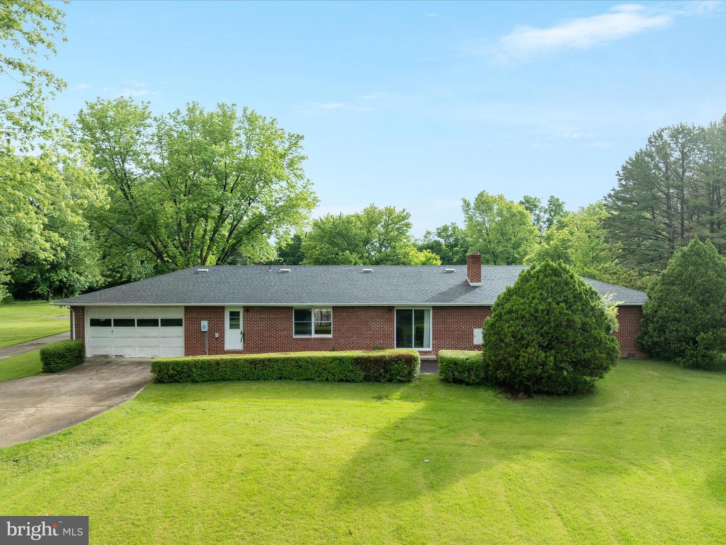717 W LOCUST ST, WOODSTOCK, Virginia 22664, 3 Bedrooms Bedrooms, ,2 BathroomsBathrooms,Residential,For sale,717 W LOCUST ST,VASH2011570 MLS # VASH2011570