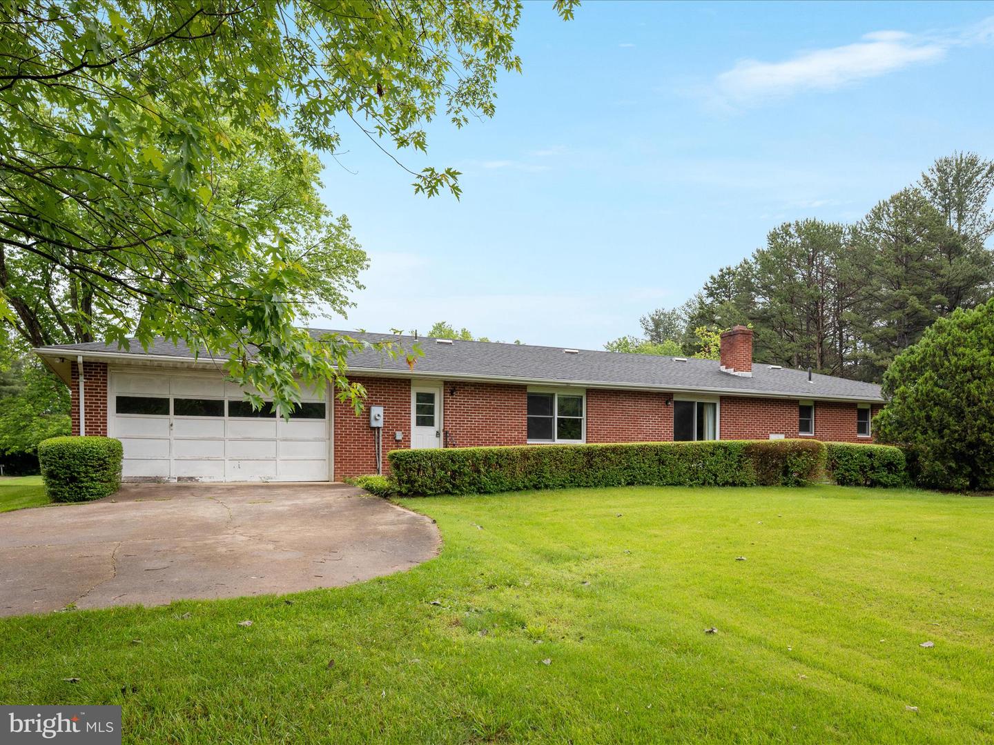 717 W LOCUST ST, WOODSTOCK, Virginia 22664, 3 Bedrooms Bedrooms, ,2 BathroomsBathrooms,Residential,For sale,717 W LOCUST ST,VASH2011570 MLS # VASH2011570