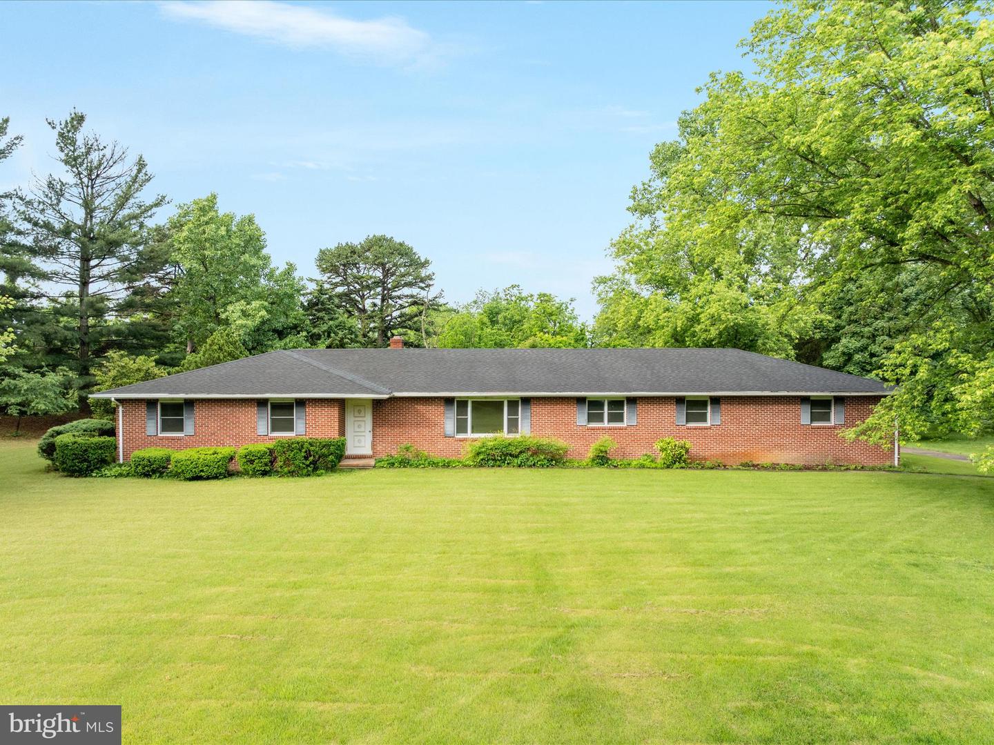 717 W LOCUST ST, WOODSTOCK, Virginia 22664, 3 Bedrooms Bedrooms, ,2 BathroomsBathrooms,Residential,For sale,717 W LOCUST ST,VASH2011570 MLS # VASH2011570