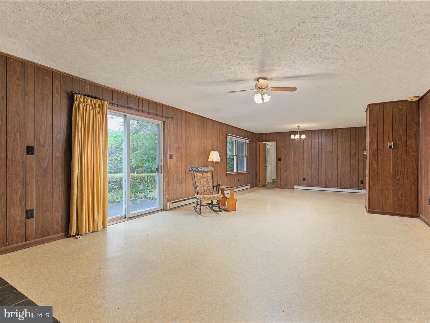 717 W LOCUST ST, WOODSTOCK, Virginia 22664, 3 Bedrooms Bedrooms, ,2 BathroomsBathrooms,Residential,For sale,717 W LOCUST ST,VASH2011570 MLS # VASH2011570