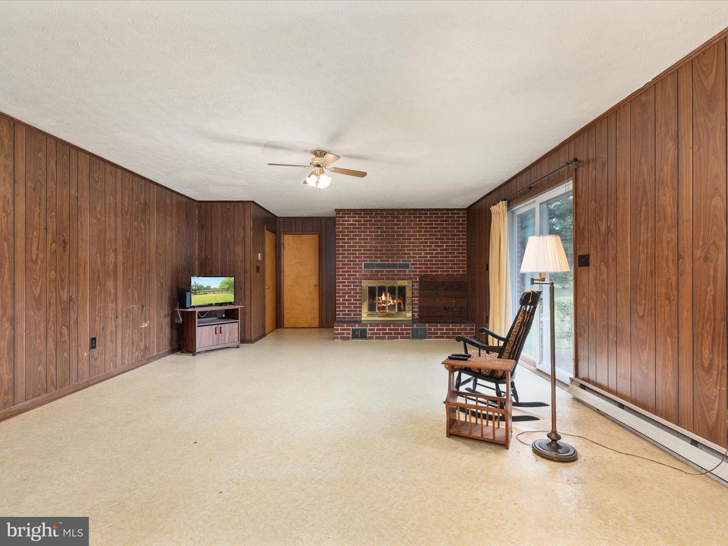 717 W LOCUST ST, WOODSTOCK, Virginia 22664, 3 Bedrooms Bedrooms, ,2 BathroomsBathrooms,Residential,For sale,717 W LOCUST ST,VASH2011570 MLS # VASH2011570