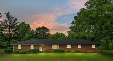 717 W LOCUST ST, WOODSTOCK, Virginia 22664, 3 Bedrooms Bedrooms, ,2 BathroomsBathrooms,Residential,For sale,717 W LOCUST ST,VASH2011570 MLS # VASH2011570