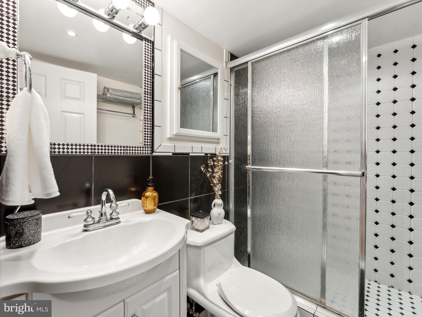 1816 NEW HAMPSHIRE AVE NW #909, WASHINGTON, District Of Columbia 20009, 1 Bedroom Bedrooms, ,1 BathroomBathrooms,Residential,For sale,1816 NEW HAMPSHIRE AVE NW #909,DCDC2191472 MLS # DCDC2191472