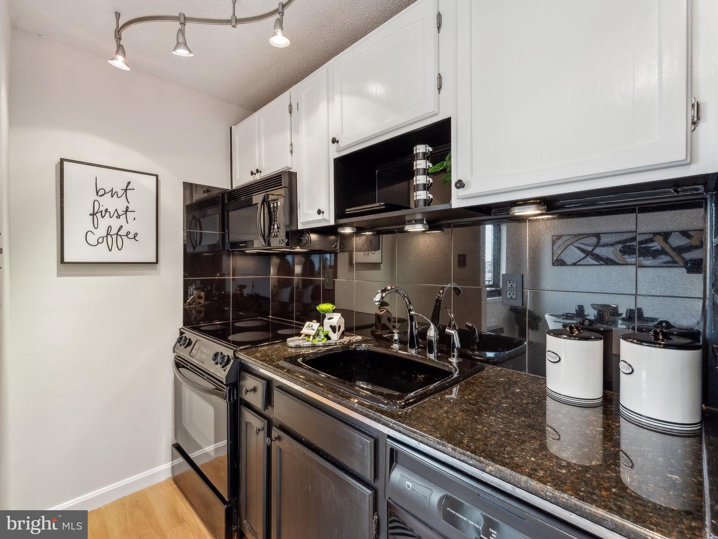 1816 NEW HAMPSHIRE AVE NW #909, WASHINGTON, District Of Columbia 20009, 1 Bedroom Bedrooms, ,1 BathroomBathrooms,Residential,For sale,1816 NEW HAMPSHIRE AVE NW #909,DCDC2191472 MLS # DCDC2191472